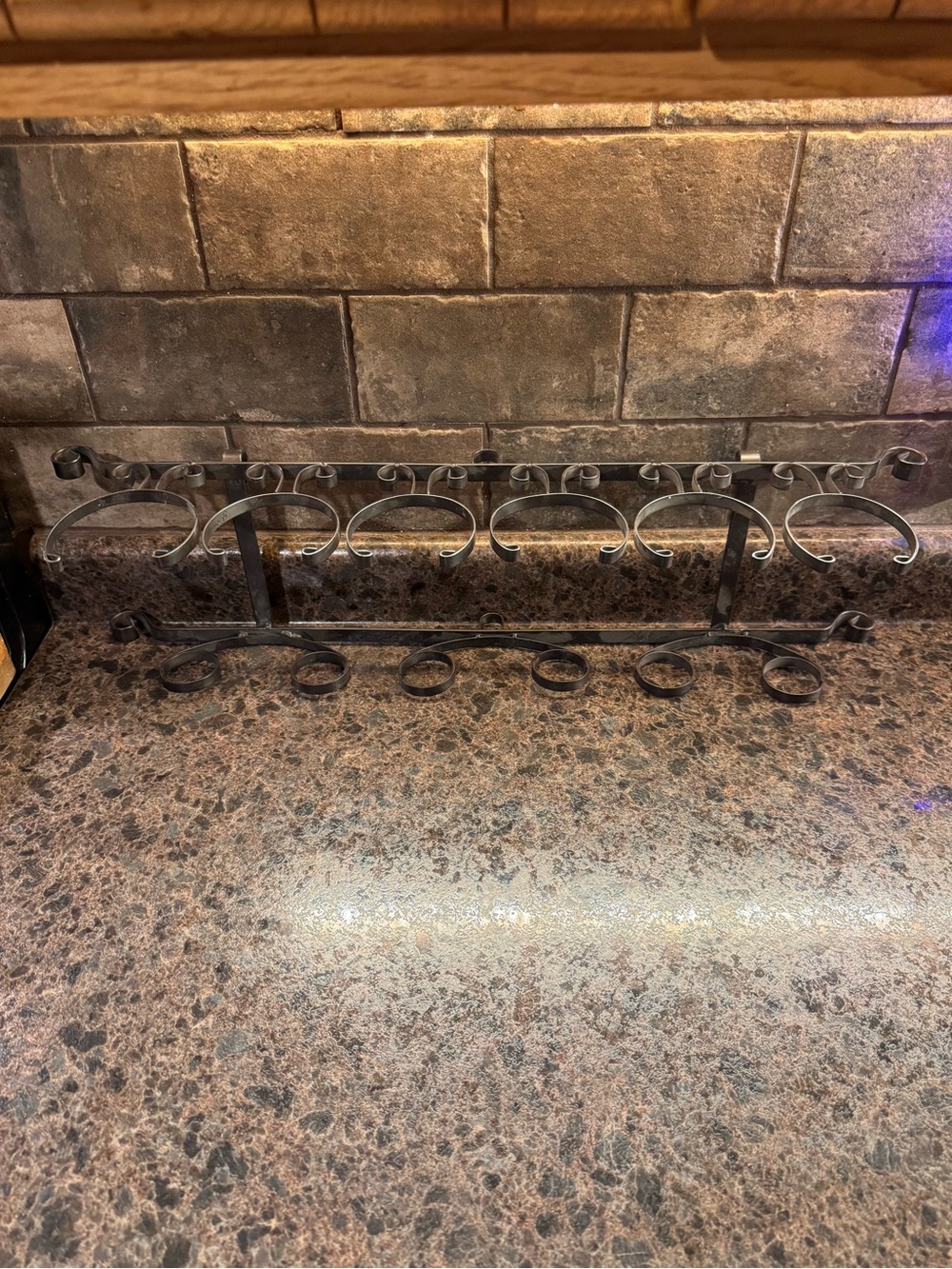 Decorative 6 Bottle Black Wrought Iron Wall Wine Rack